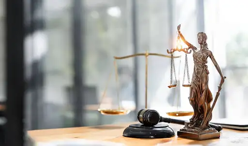 statue-of-lady-justice-in-a-personal-injury-lawyers-office
